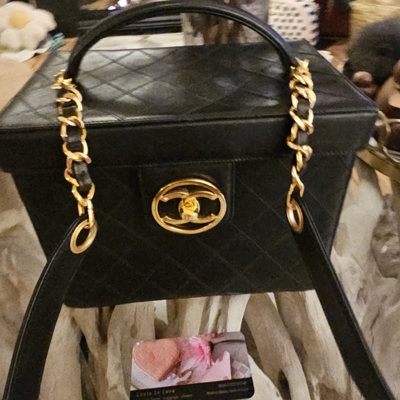 CHANEL Black Quilted Crossbody Bag with Gold Hardware - Picture 4 of 16